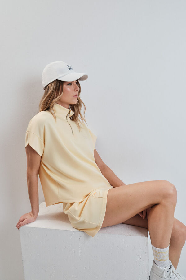 Dash and Stars Sweatshirt manga curta em viscose suave amarela impress&atilde;o