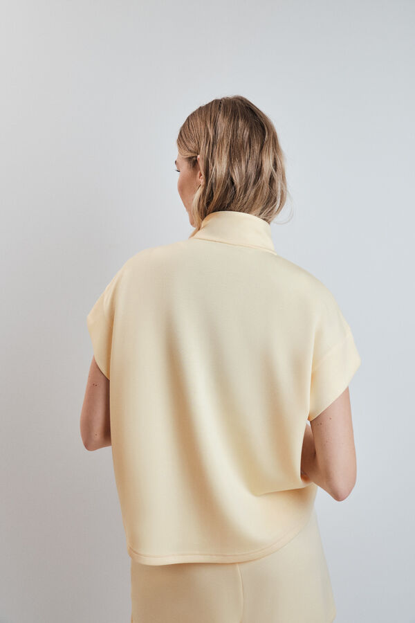 Dash and Stars Sweatshirt manga curta em viscose suave amarela impress&atilde;o