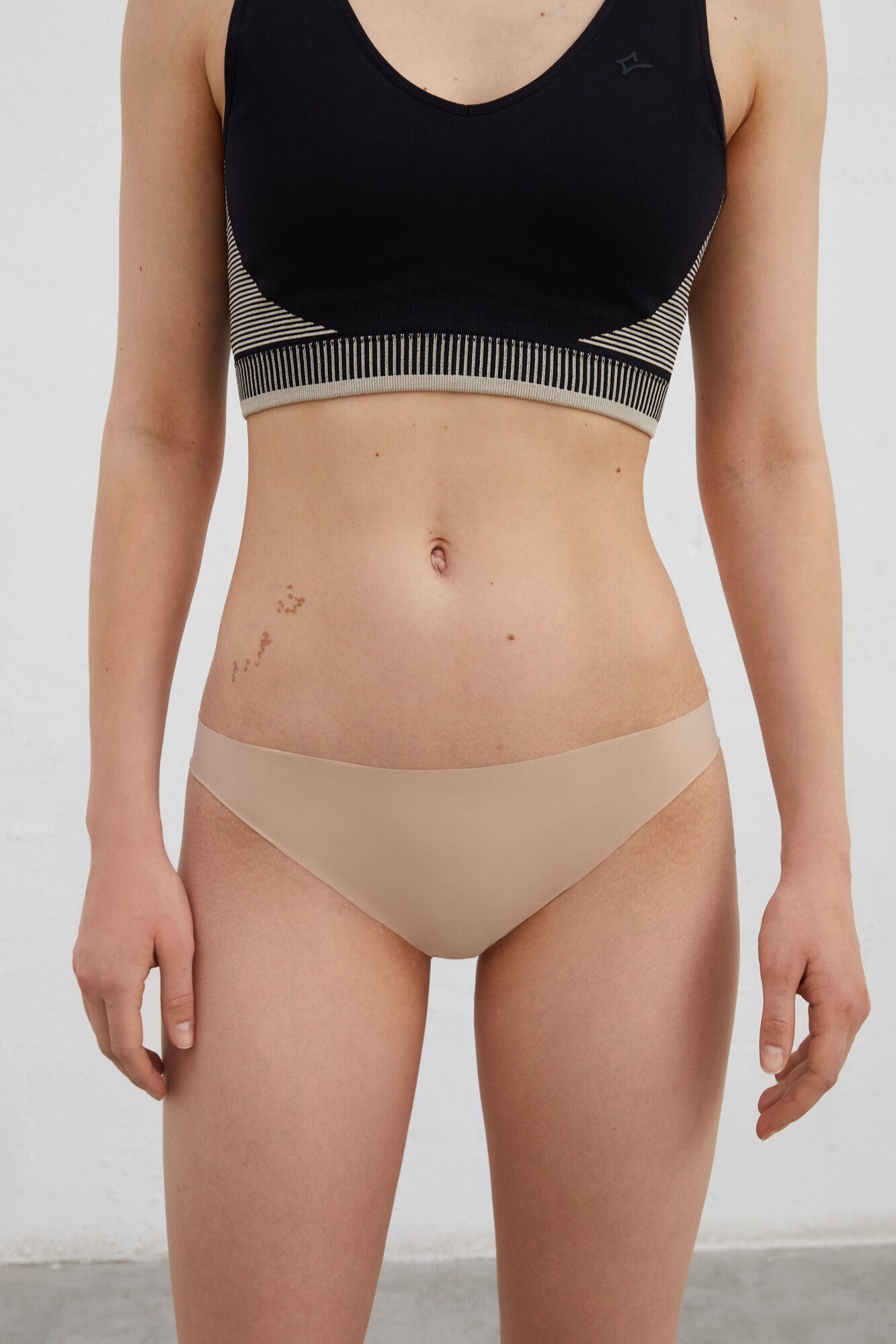 Dash and Stars Pacote de 2 cuecas cl&aacute;ssicas nude cortadas a laser