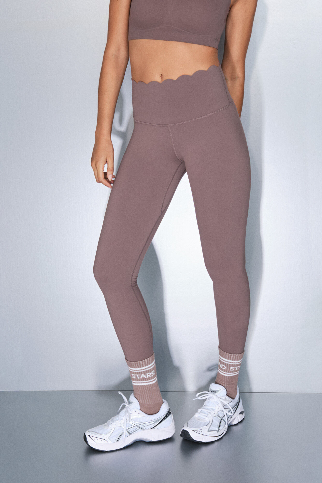 Dash and Stars Leggings COMPRESSIVE largo marr&oacute;n