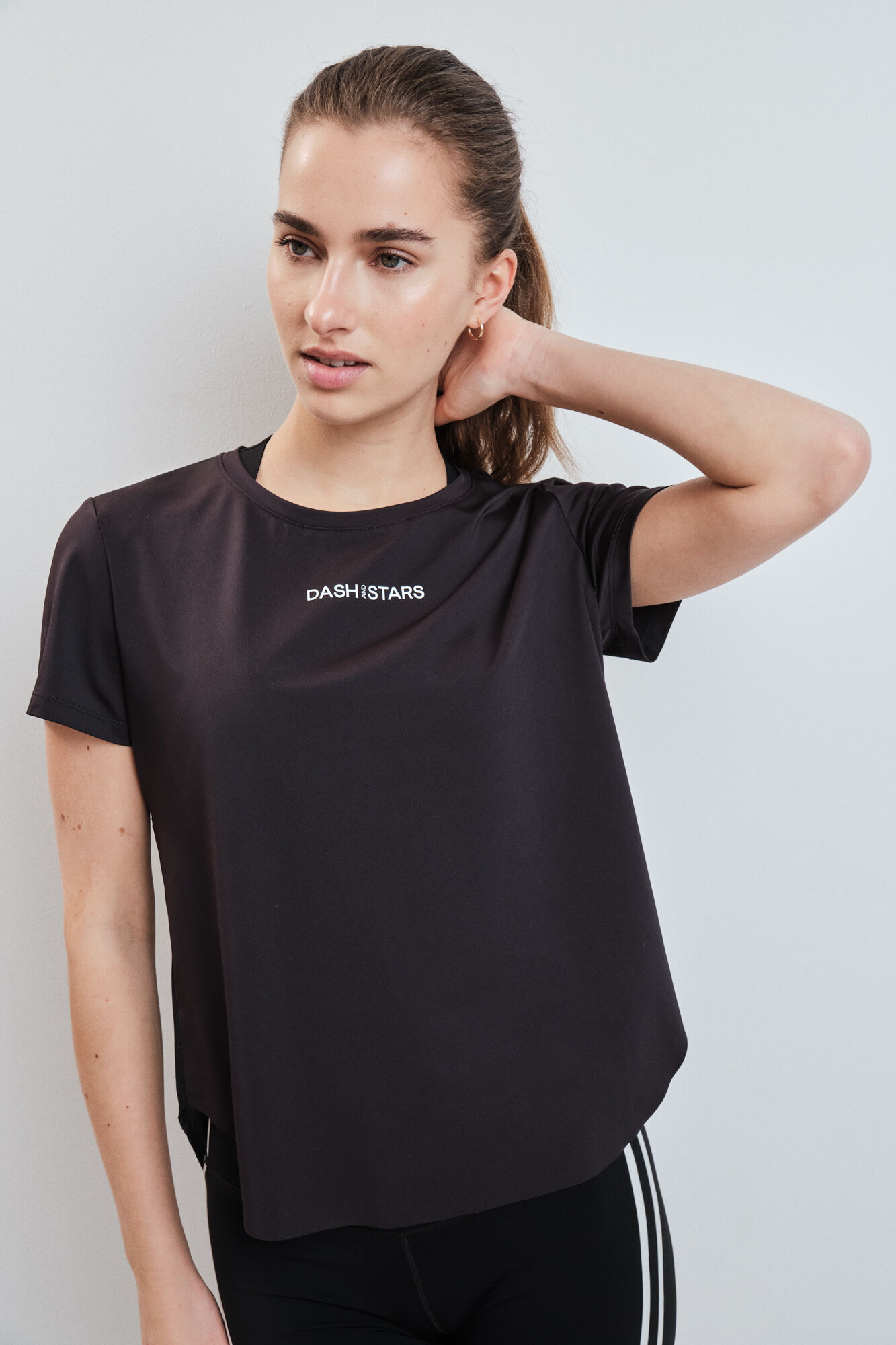 Dash and Stars Camiseta negra t&eacute;cnica panel mesh