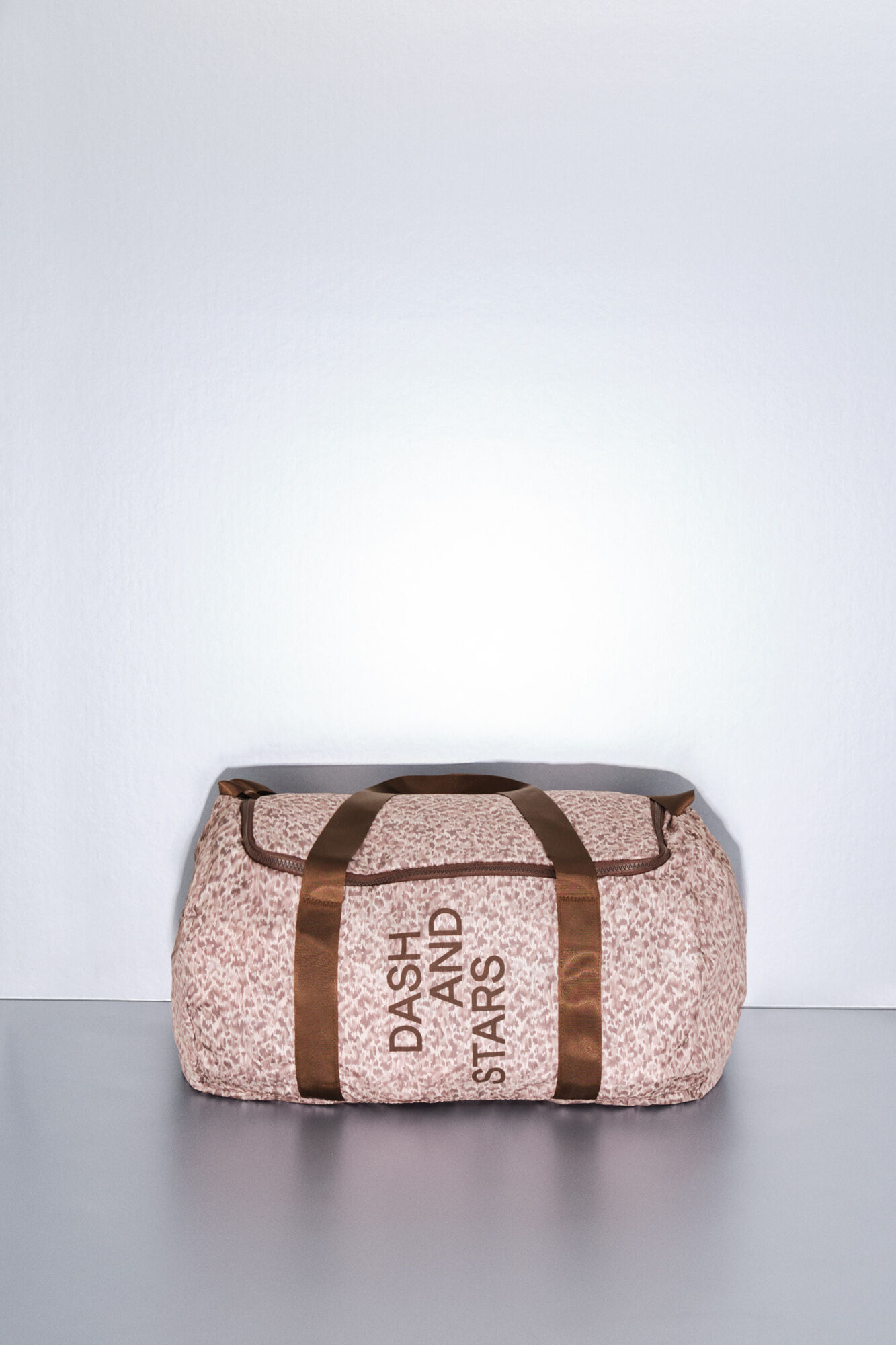 Dash and Stars Mala esportiva dobr&aacute;vel com estampa animal