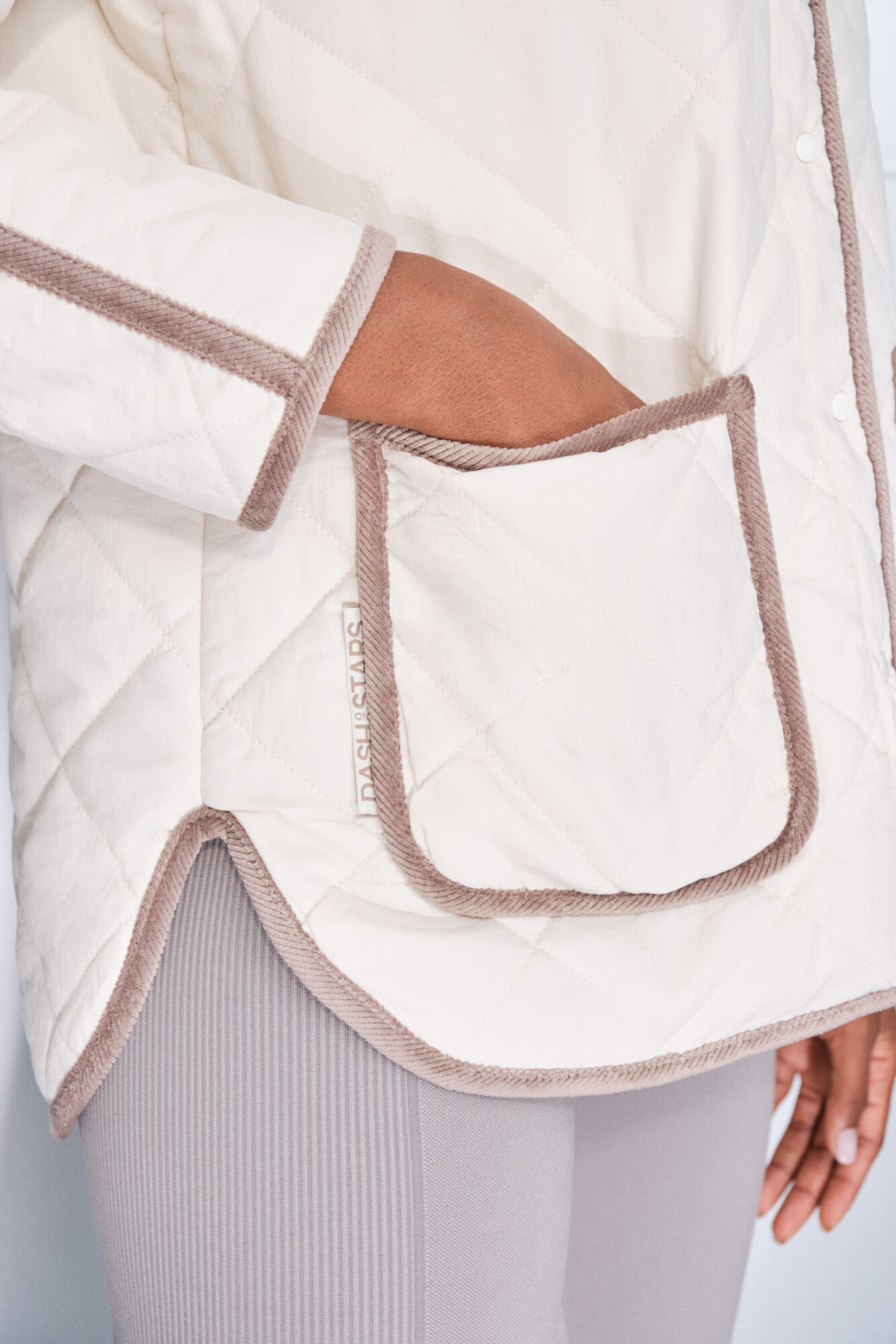 Dash and Stars Casaco acolchoada bege com losangos