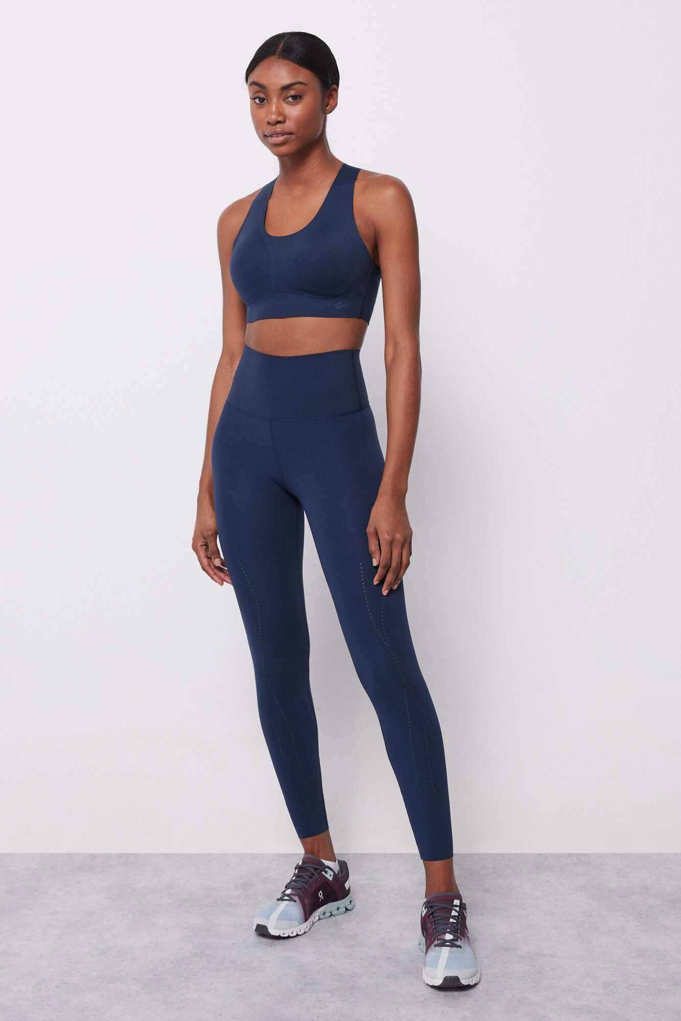 Compressive blue leggings Sports leggings and joggers for women Cortefiel