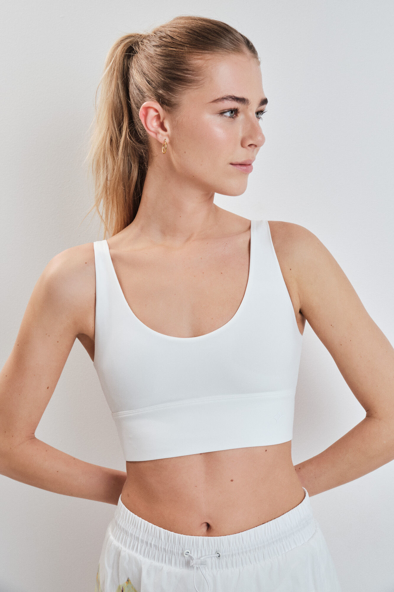 Dash and Stars Sujetador deportivo crop 4D Stretch blanco