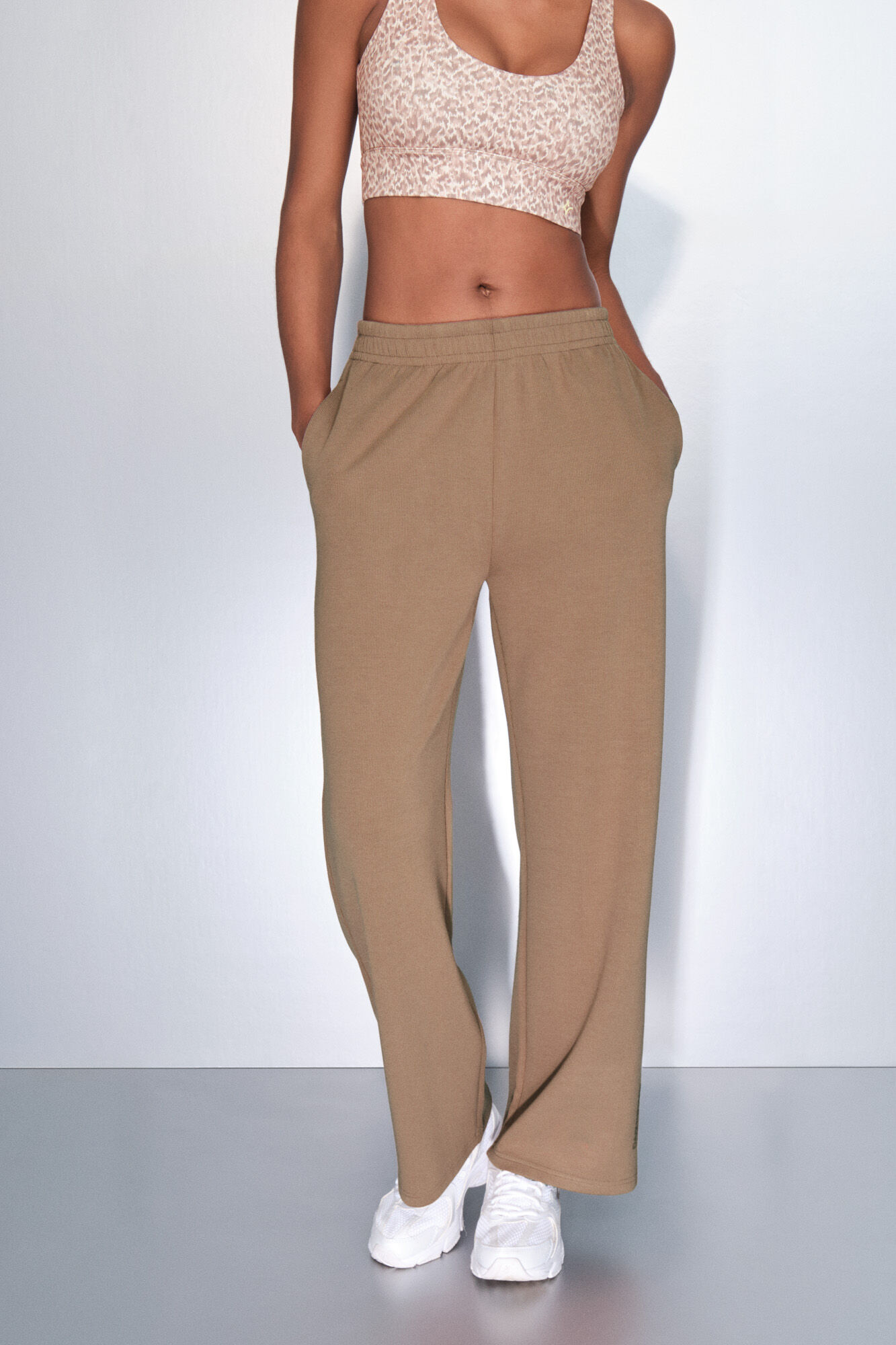 Dash and Stars Cal&ccedil;a largas retas caneladas marrons