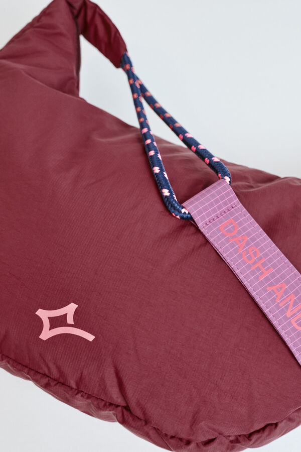 Dash and Stars Mala a tiracolo acolchoada em nylon vermelho