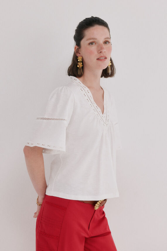 Mireia. Camiseta bordados