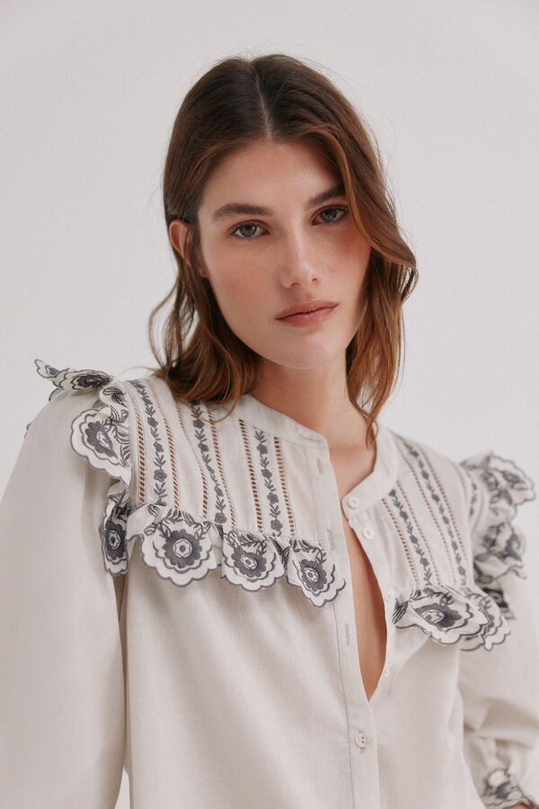 Hoss Intropia Carolina. Blusa bordada Cinzento