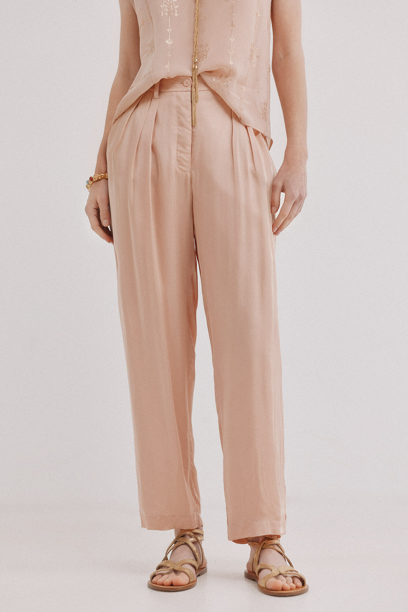 Hoss Intropia Pearl. Cal&ccedil;a fluida acetinada