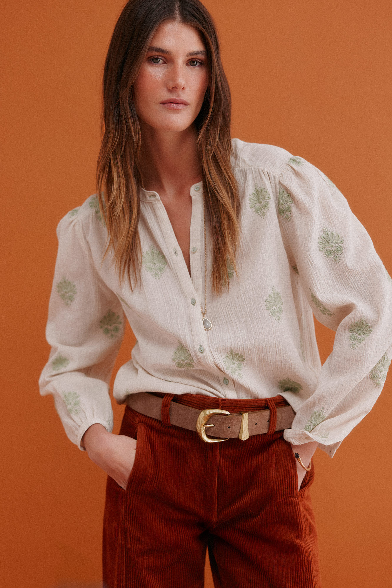 Hoss Intropia Gra&ccedil;a. Blusa bordada