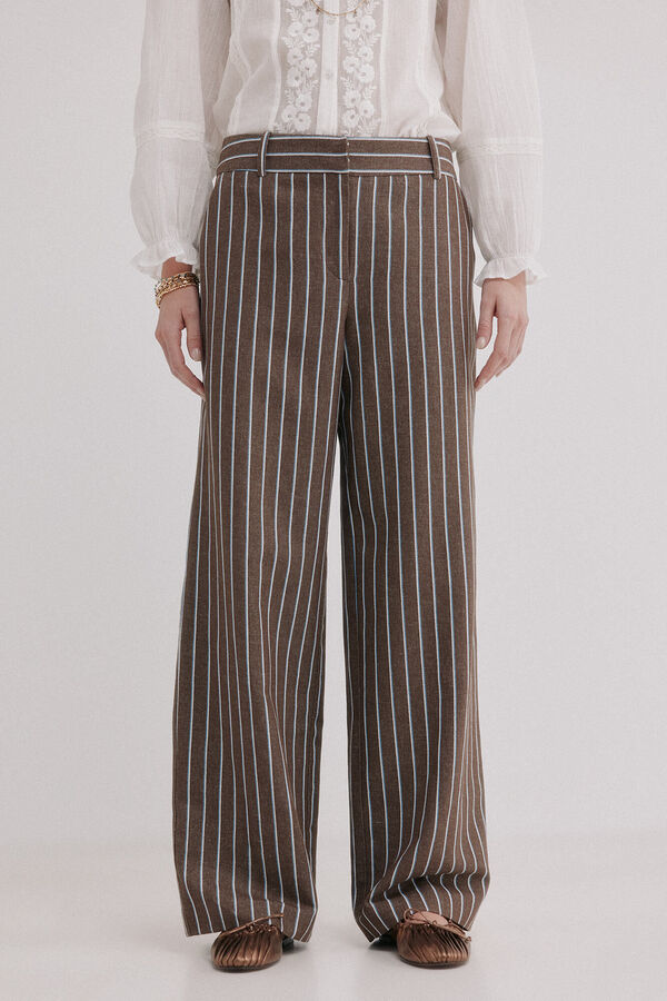 Hoss Intropia P&iacute;a. Cal&ccedil;as &agrave;s riscas Castanho