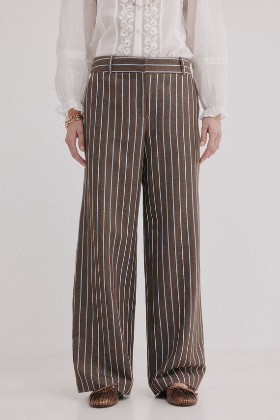 Pía. Pantalones de rayas