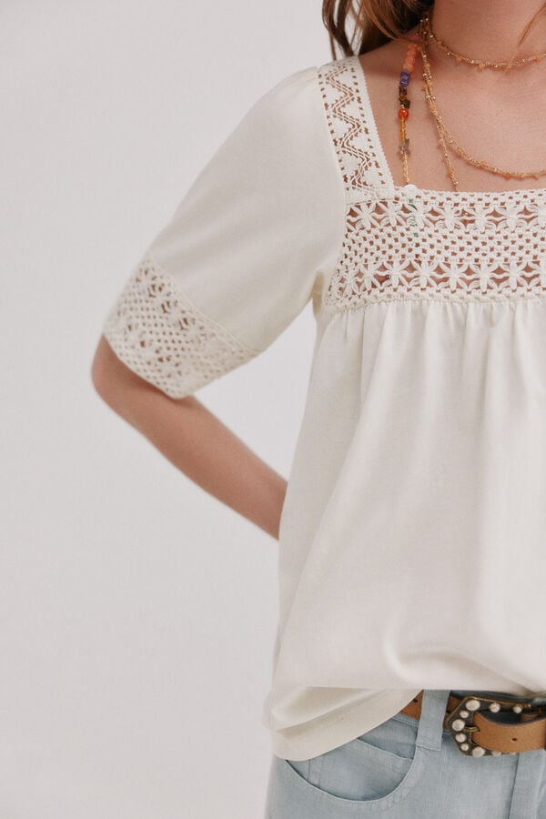 Hoss Intropia Miranda. T-shirt rom&acirc;ntica Beige