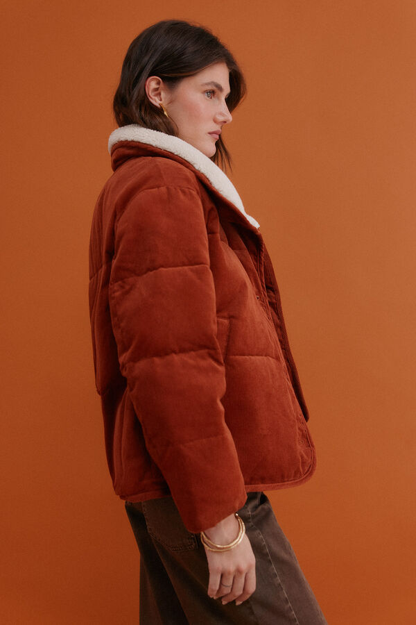 Hoss Intropia Debra. Desportiva acolchoado Granada