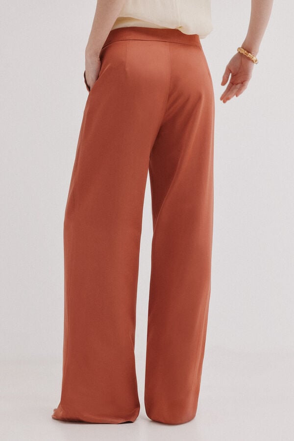 Hoss Intropia Pen&eacute;lope. Cal&ccedil;a em tecido acetinado Subiu