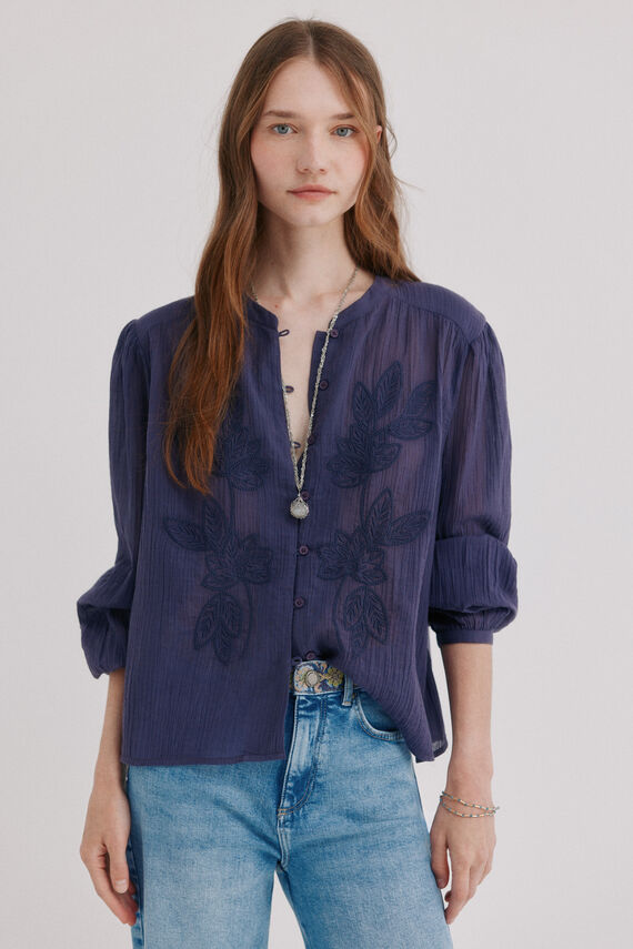 Cassie. Blusa bordada