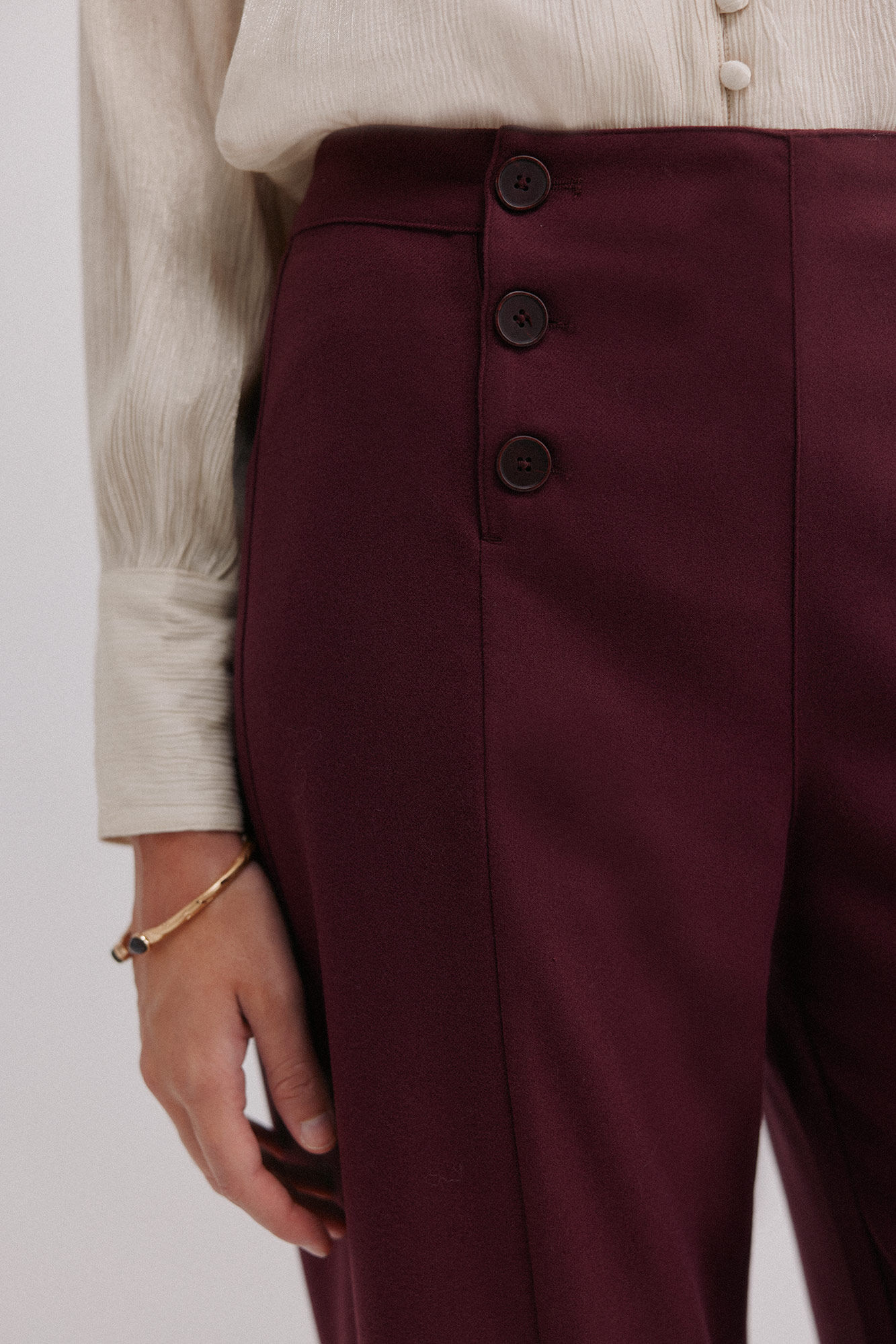 Hoss Intropia Pam. Pantalones con doble abotonadura