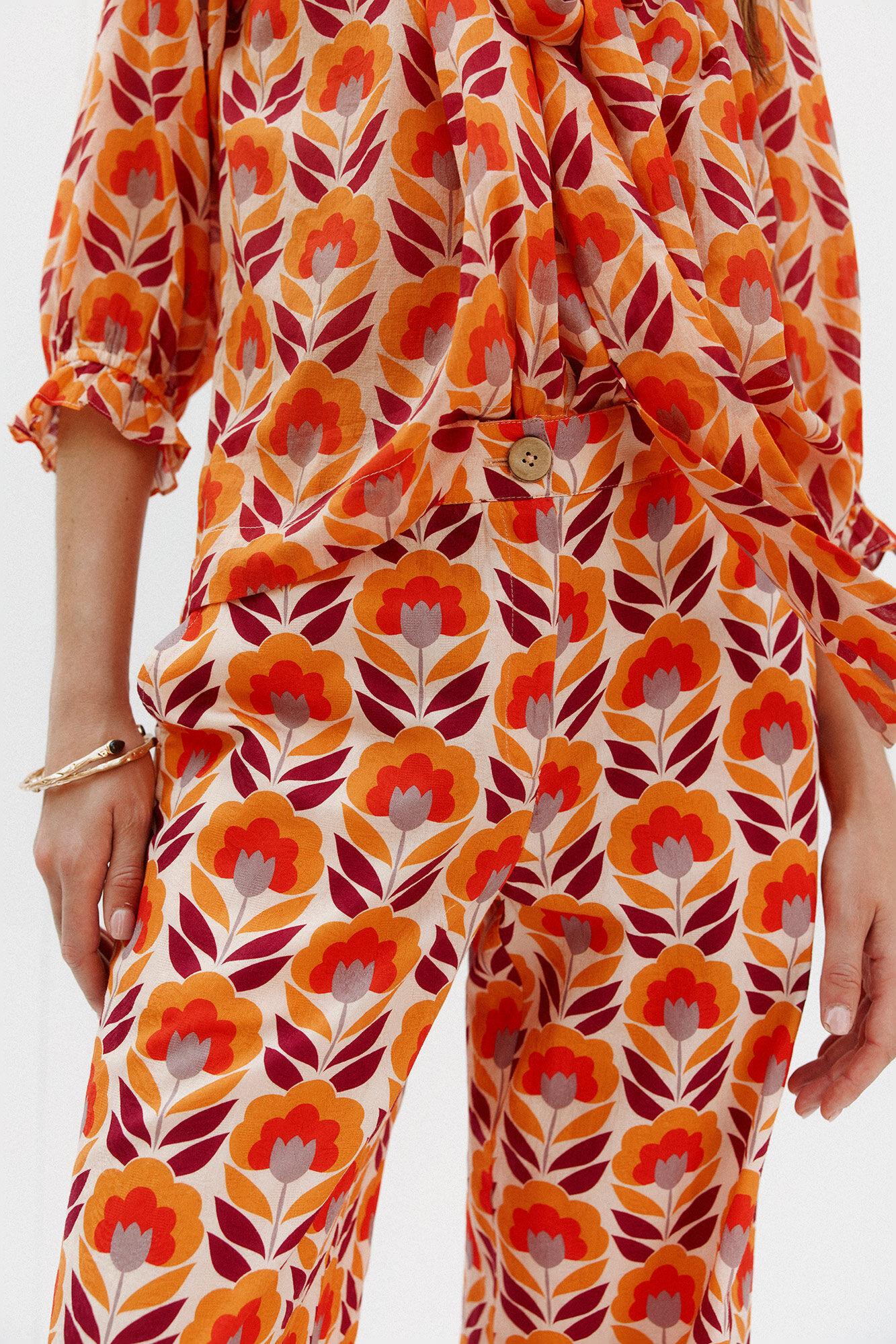 hoss intropia】フラワートップス hoss intropia】フラワー hoss intropia】フラワートップス hoss intropia】フラワー