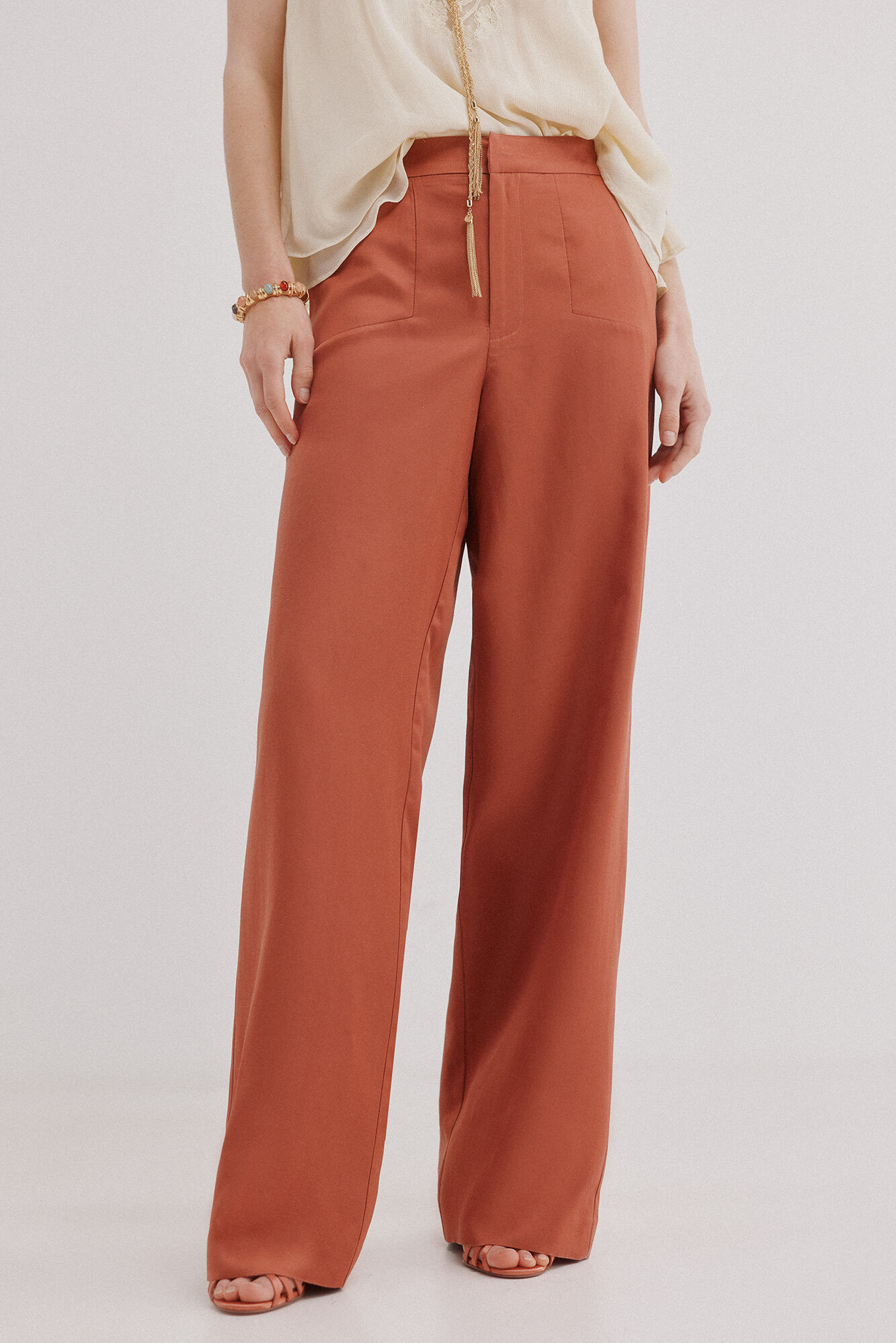 Hoss Intropia Pen&eacute;lope. Cal&ccedil;a em tecido acetinado