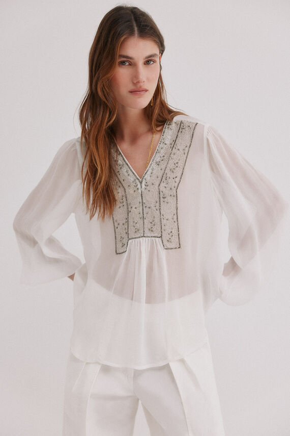 Carla. Blusa bordada