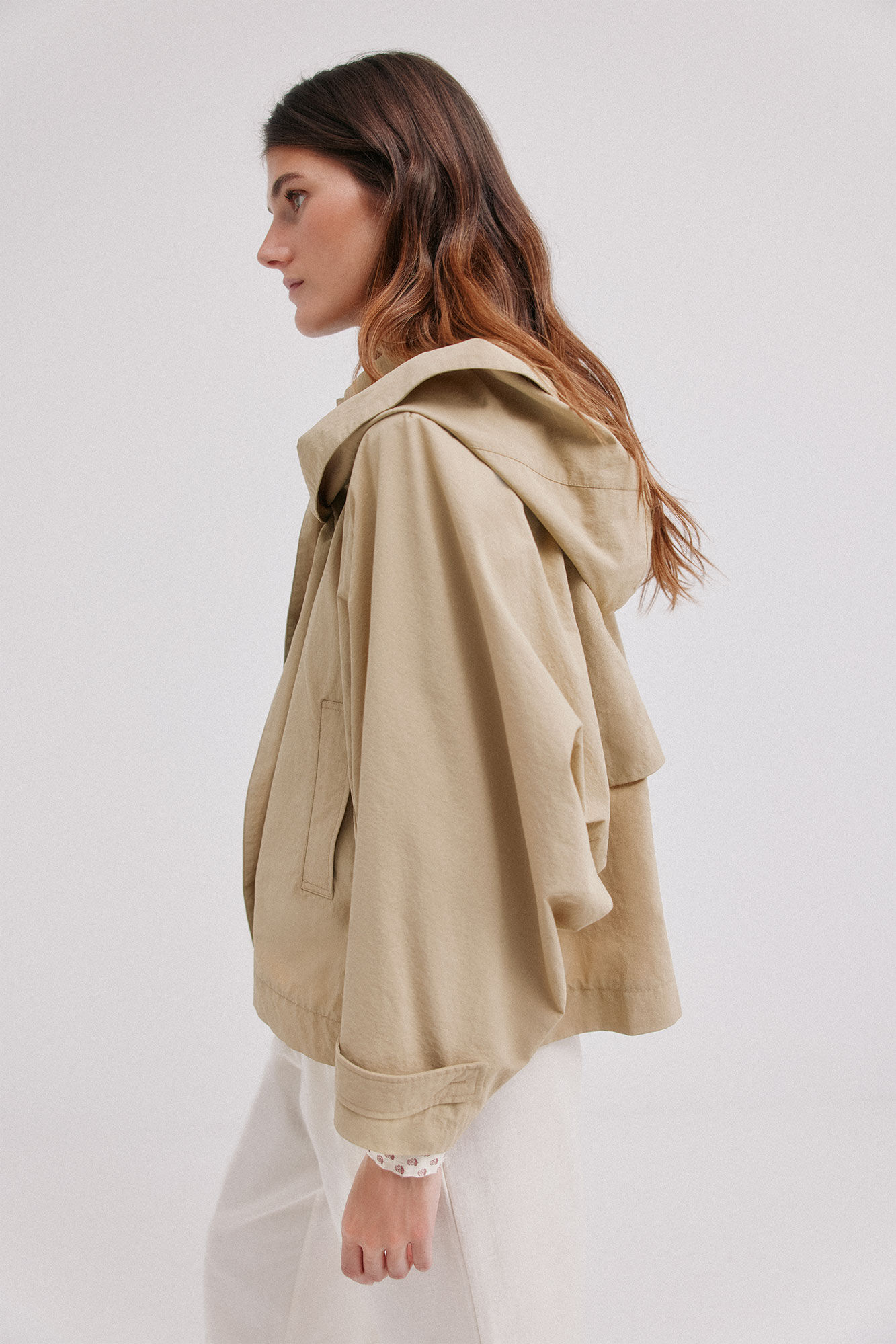 Hoss Intropia Daniela. Gabardina curta