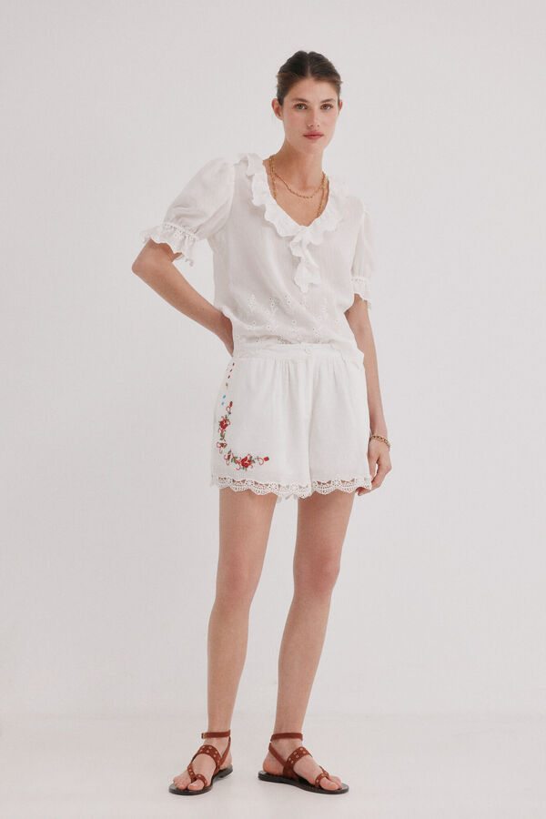 Hoss Intropia Carina. Blusa com folho Ecru