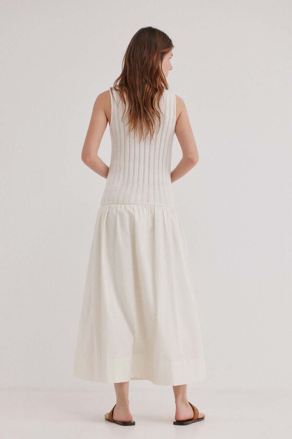 Hoss Intropia Alba. Vestido de malha combinado  Beige