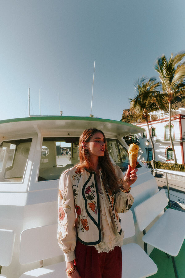 Hoss Intropia Eilana. Casaco com detalhes bordados Ecru