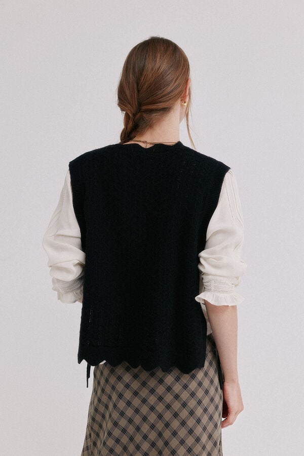 Hoss Intropia Isaura. Knitted gilet Black