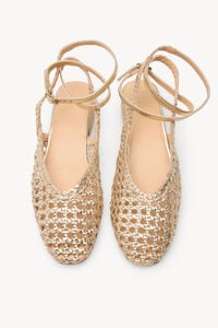 Hoss Intropia Maia. Sabrinas entran&ccedil;adas em pele com tac&atilde;o