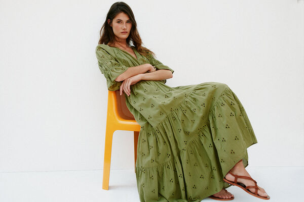 Hoss Intropia Amelia. Vestido perfurado Dourado