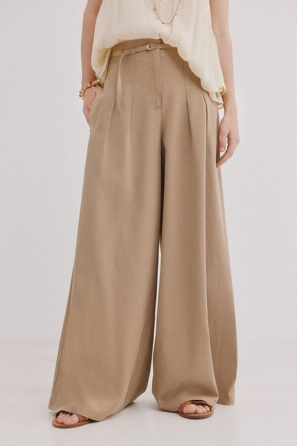 Hoss Intropia Poppy. Cal&ccedil;a fluida com pin&ccedil;as Ecru