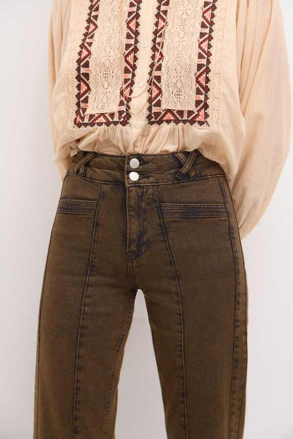 Hoss Intropia Odele. Jeans entallados con cortes Marron