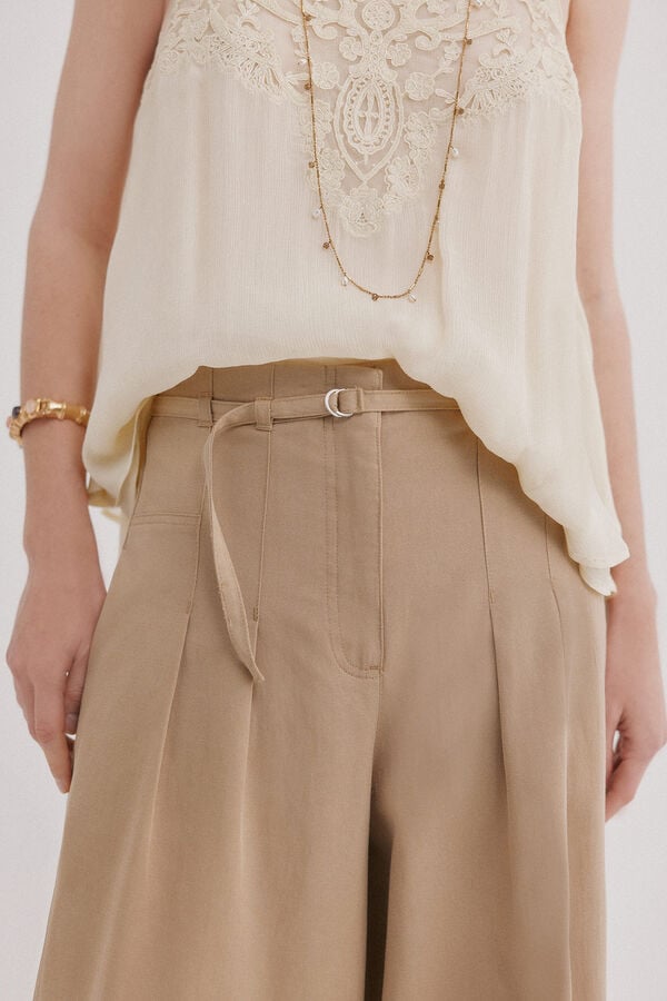 Hoss Intropia Poppy. Cal&ccedil;a fluida com pin&ccedil;as Ecru