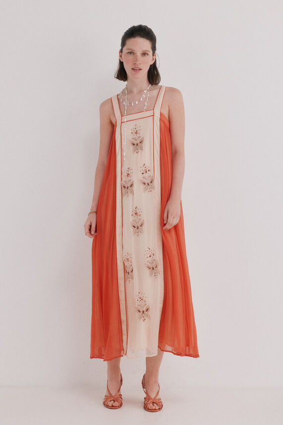 Asela. Vestido con abalorios