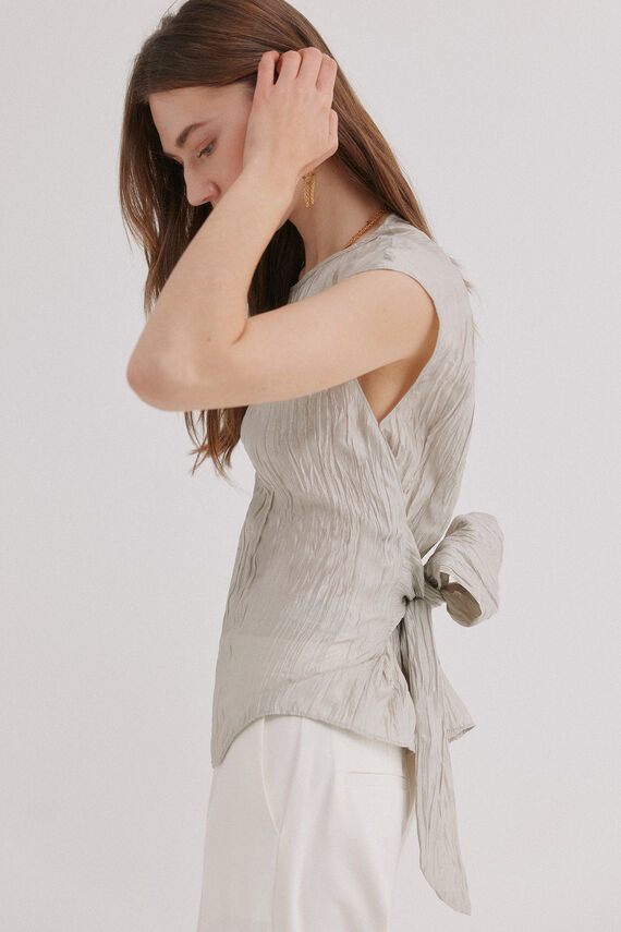 Claudia. Top con textura plisada