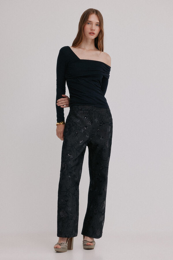 Hoss Intropia Magnolia. Top decote assimétrico Preto