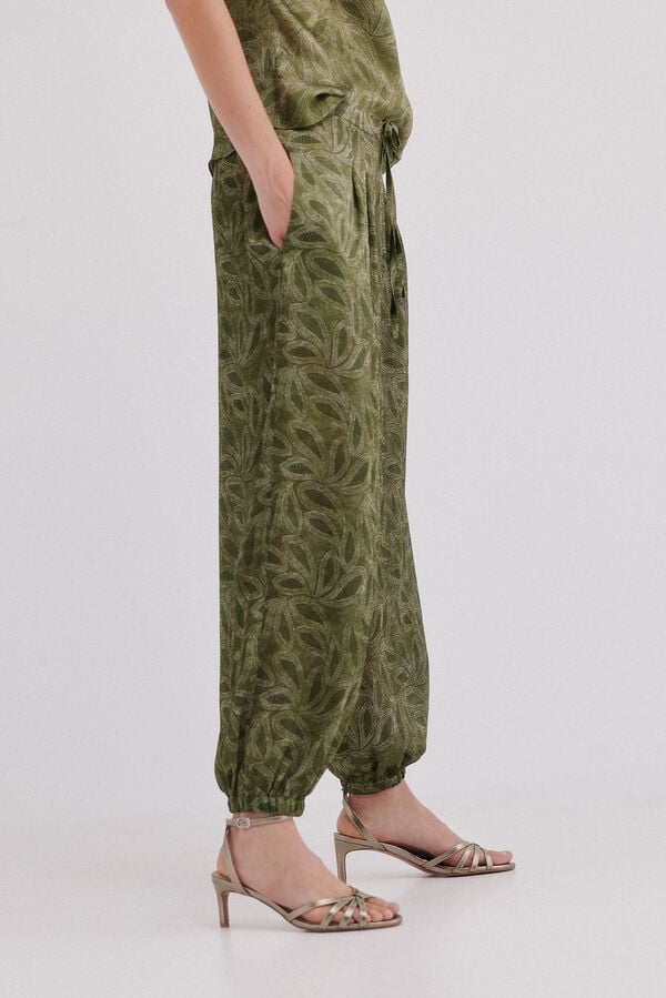 Hoss Intropia Perenna. Cal&ccedil;a fluida Verde