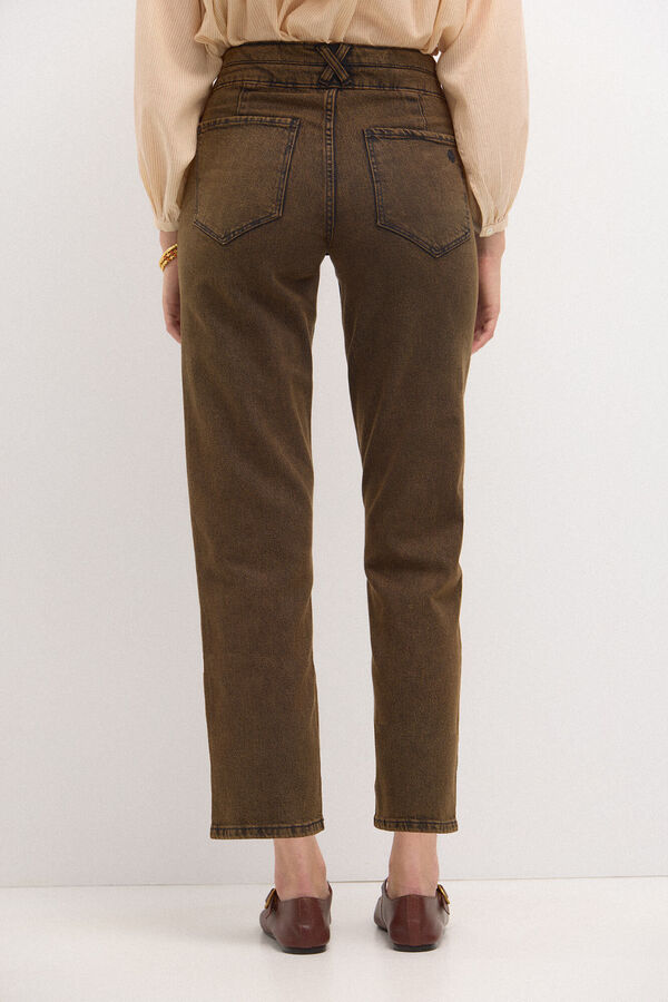 Hoss Intropia Odele. Jeans entallados con cortes Marron