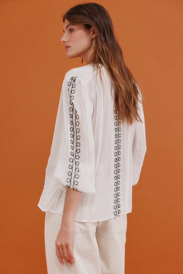 Hoss Intropia Graça. Blusa bordada Branco