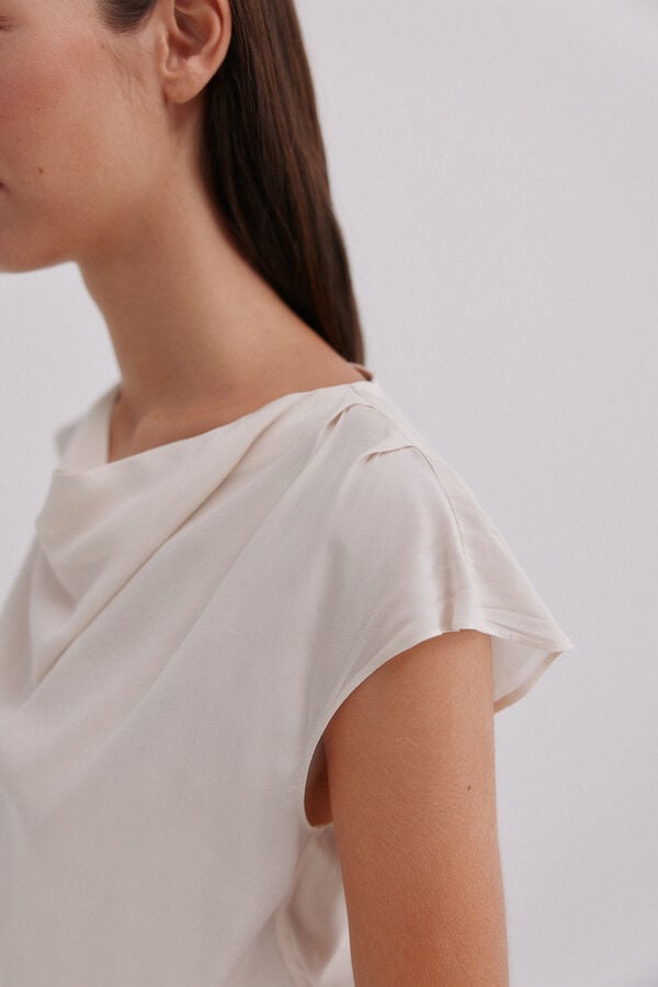 Hoss Intropia Constança. Blusa drapeada Ecru