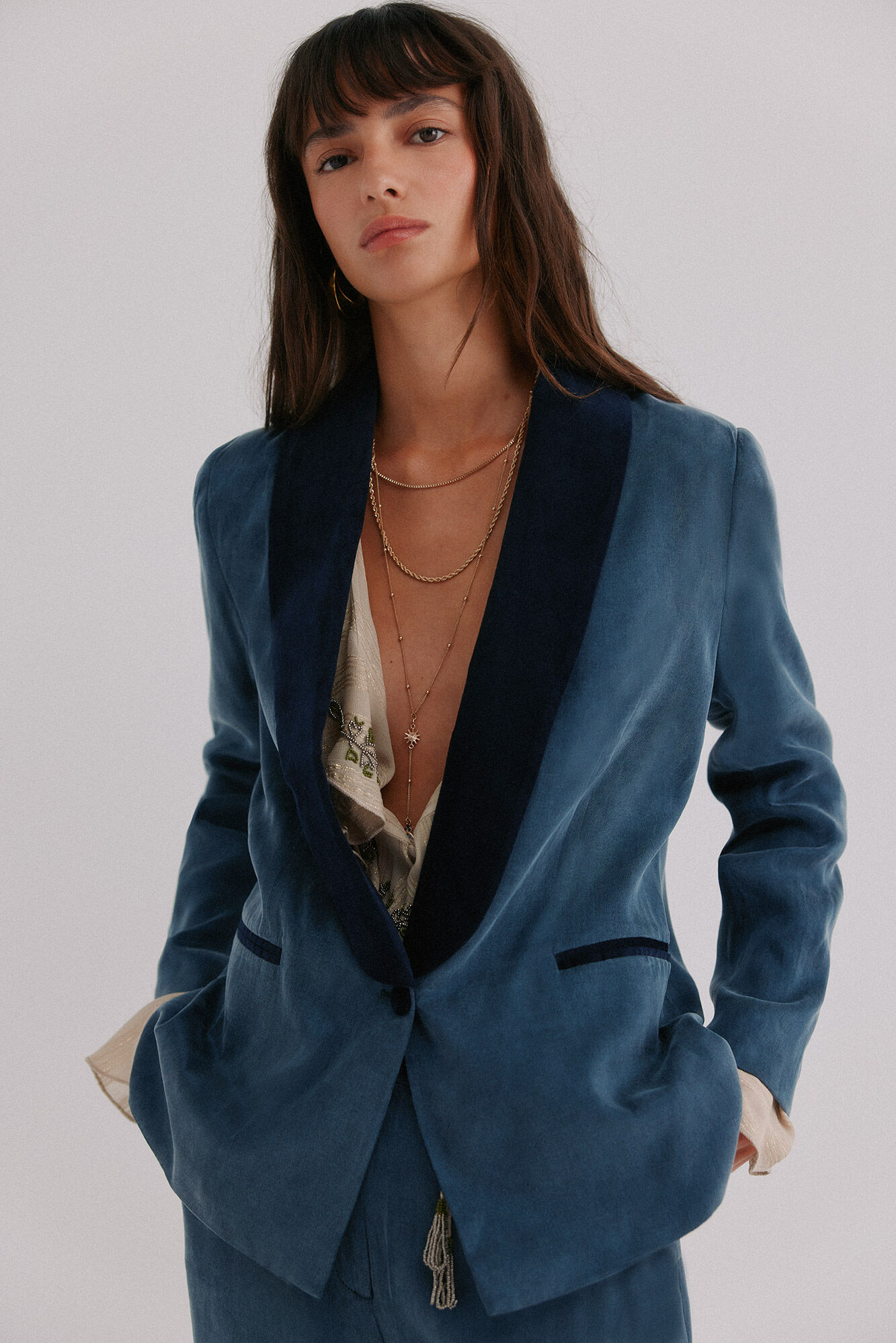 Hoss Intropia Eugenia. Blazer com lapela contrastante