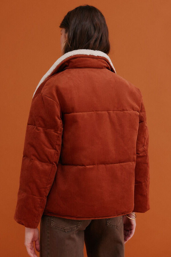 Hoss Intropia Debra. Desportiva acolchoado Granada