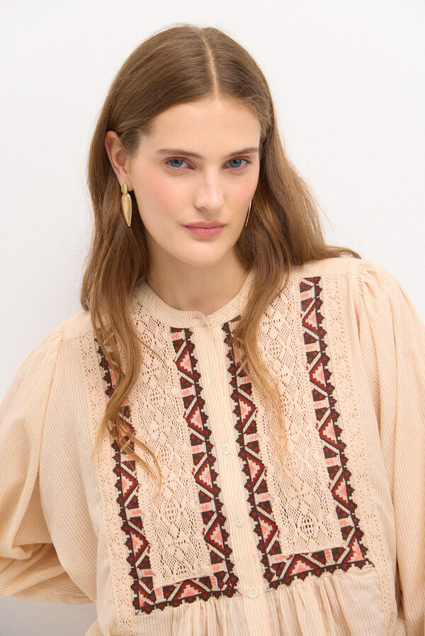 Hoss Intropia Clementina. Embroidered striped blouse. Ivory