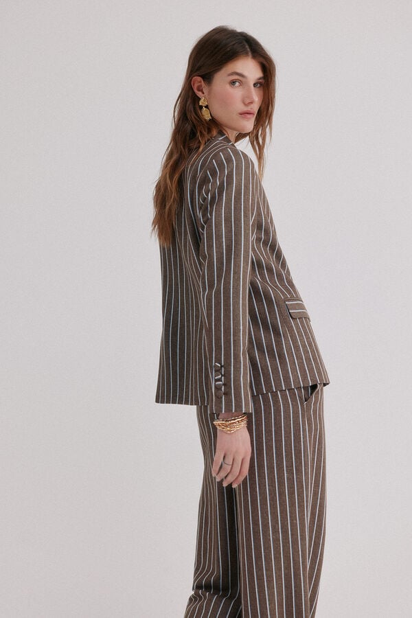 Hoss Intropia Elia. Blazer a rayas Marron oscuro