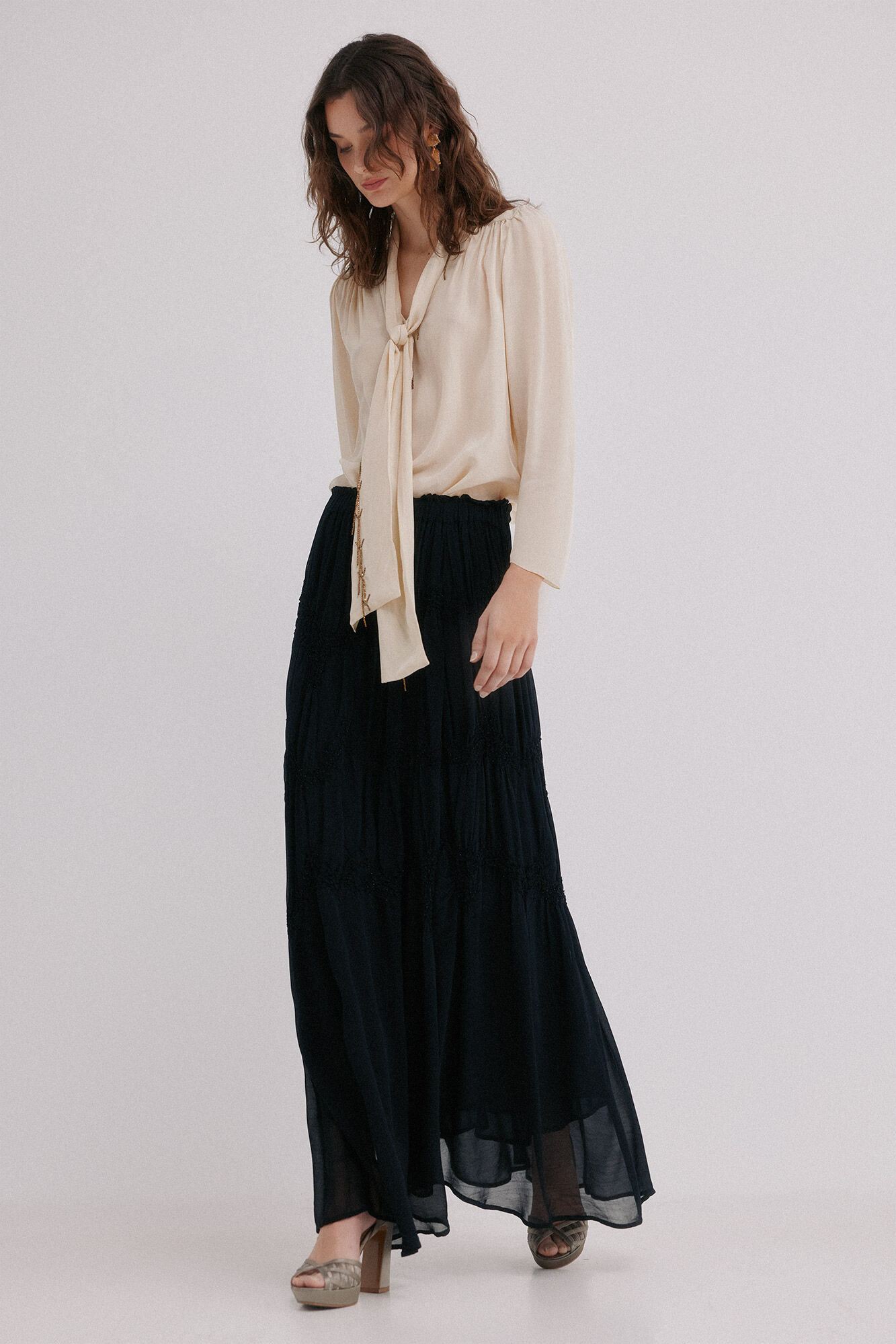 Hoss Intropia Romelia. Falda bordada