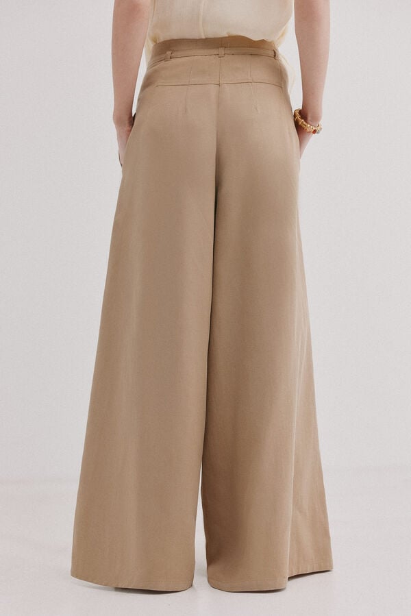 Hoss Intropia Poppy. Cal&ccedil;a fluida com pin&ccedil;as Ecru