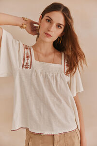 Hoss Intropia Fernanda. camiseta bata