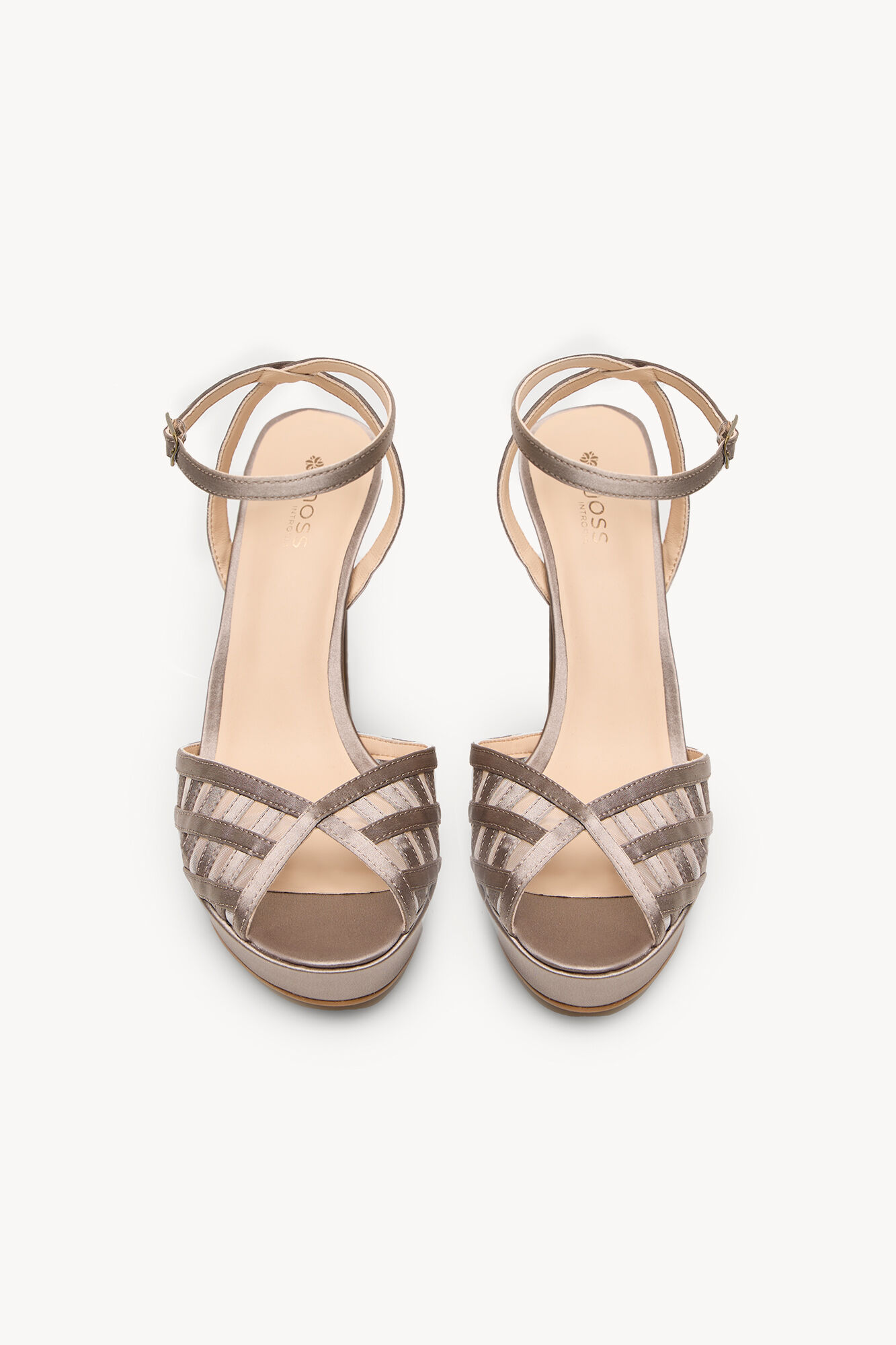 Hoss Intropia Naiara. Sand&aacute;lia de salto de cetim